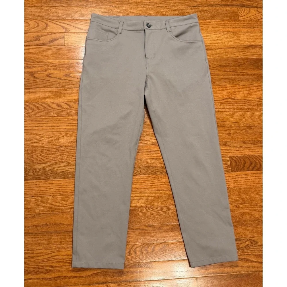 Vuori Mens Meta Pants Warm Grey Mens 32x27 Athletic Slim V4021-S Tech Golf Chino